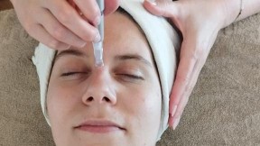 Gutschein Microneedling-Treatment (Gesicht + Hals)